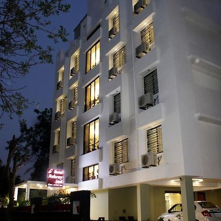 Hotel Ashray Inn Ахмедабад Экстерьер фото